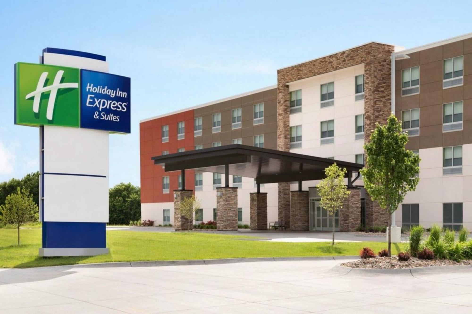 Holiday Inn Express & Suites Pensacola Airport North - I-10 By Ihg Ferry Pass Exterior photo